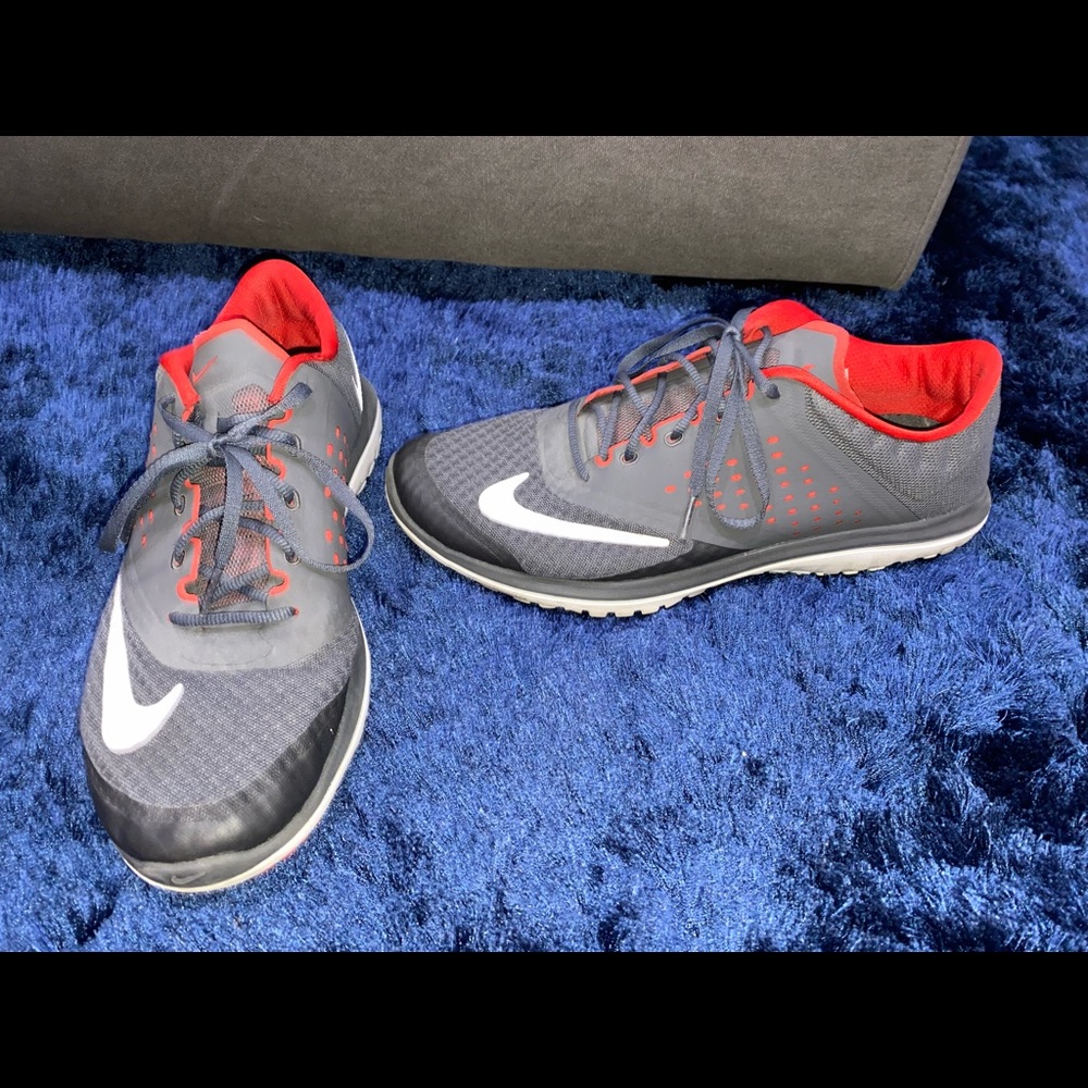 Nike men’s athletic shoes/size 11